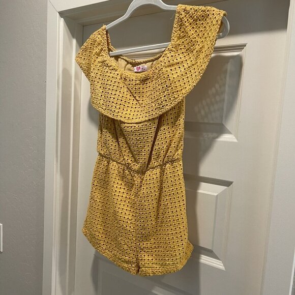 Buddy Love Pants - BUDDY LOVE EYELET ROMPER IN YELLOW SIZE SMALL - EUC (418)